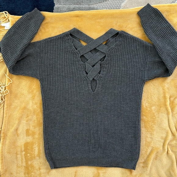 Love Tree gray sweater with criss cross back size Small - Picture 2 of 4